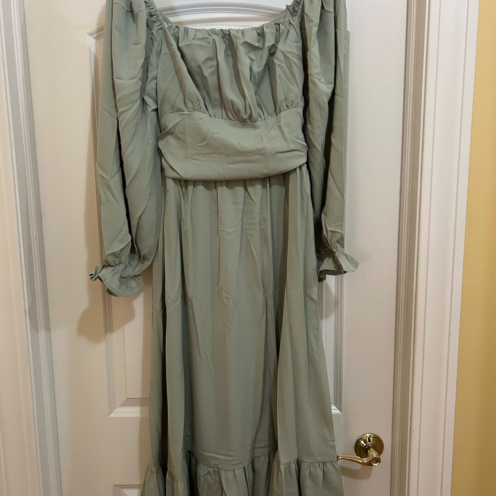 Elegant Green Long Sleeve Dress - Picture 4 of 11